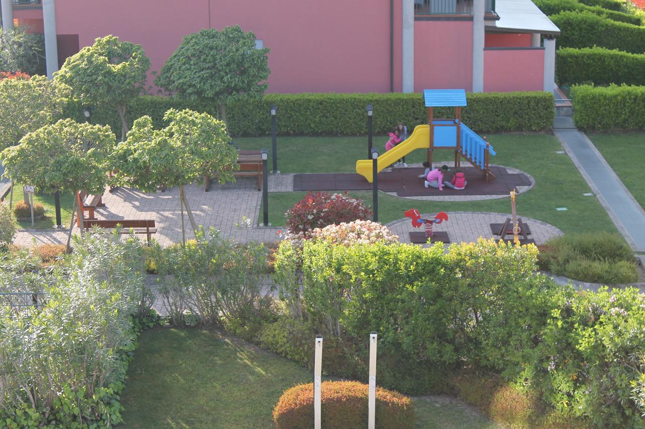 Desenzanoloft Official Partner Marriott Homes & Villas -Butterfly And 5 Pools Family Apartment Desenzano del Garda Exterior photo